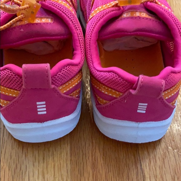 NWT Girl’s Size 2 Water Shoes - Picture 4 of 12
